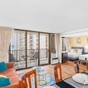 Beautiful 1br, Steps To Waikiki And Parking Apartment Honolulu